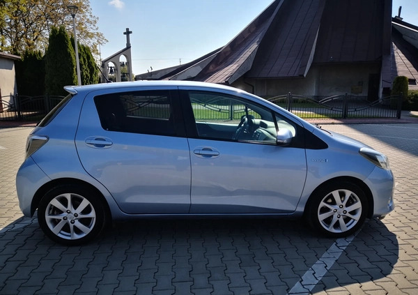 Toyota Yaris cena 37900 przebieg: 125000, rok produkcji 2013 z Stargard małe 154